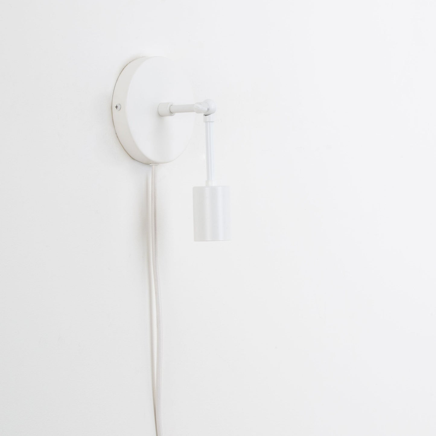 Plug-In Hinge Solo Sconce