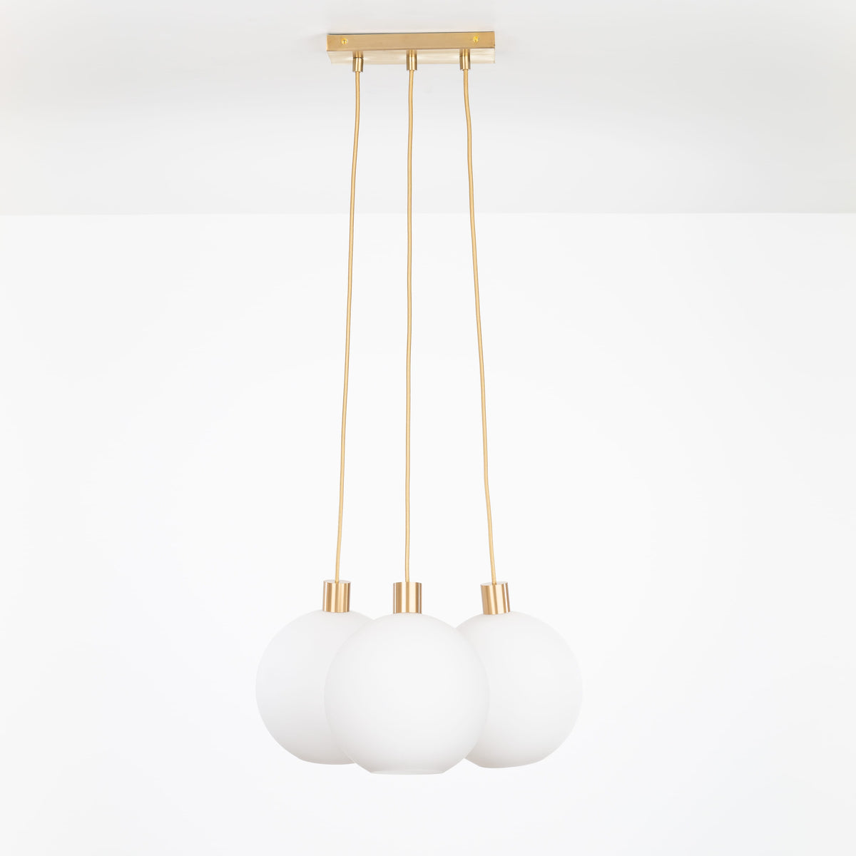 AiO Dash Multiport Chandelier - Glass Globe 3 / Brass / 10in Matte White