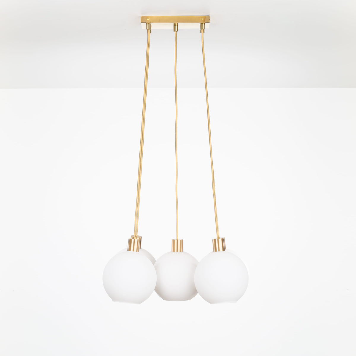 AiO Dash Multiport Chandelier - Glass Globe 5 / Brass / 8in Matte White