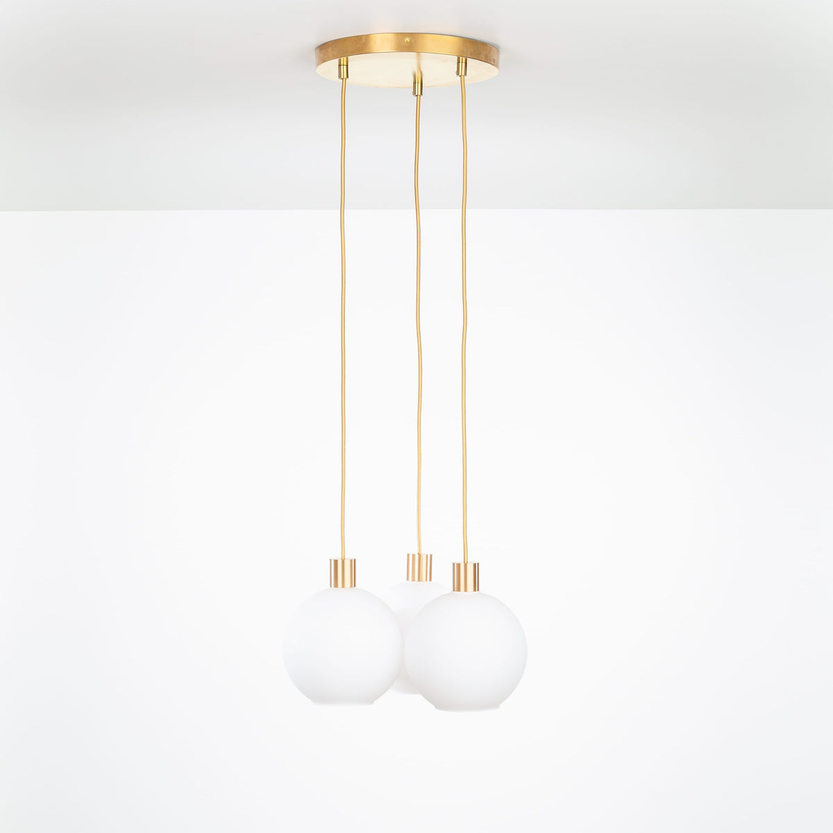 AiO Loop Multiport Chandelier - Glass Globe 3 / Brass / 8in Matte White