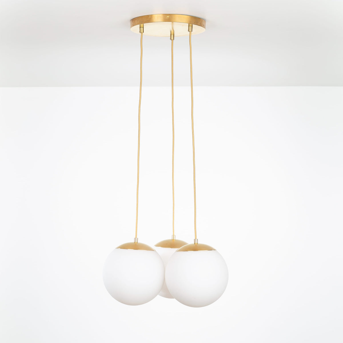 Mod Globe Loop Multiport Chandelier 3 / Brass / 10in Matte White