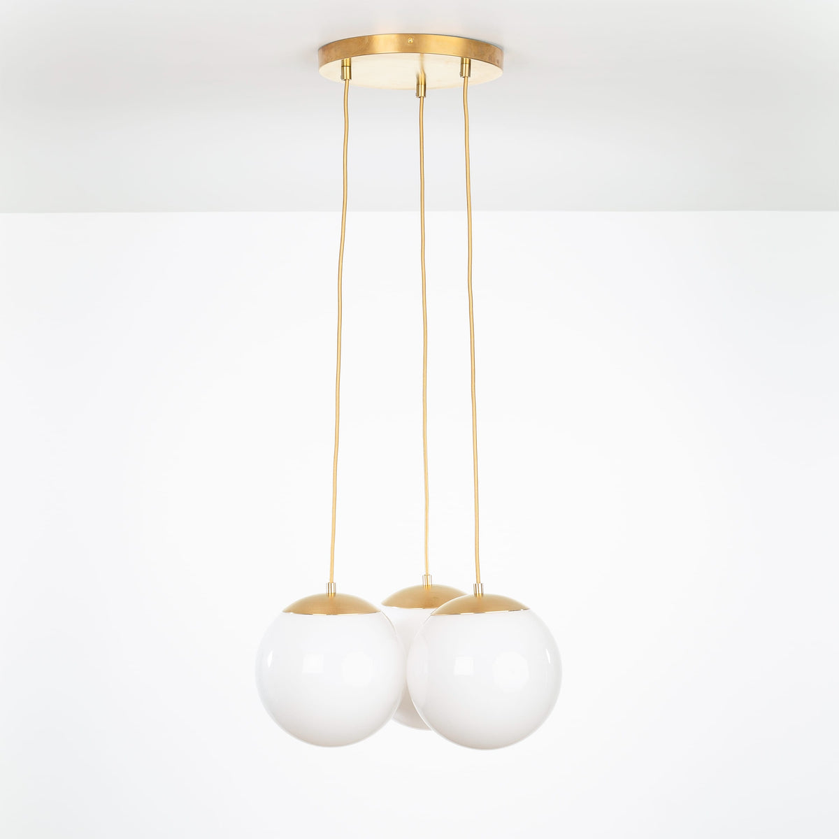 Mod Globe Loop Multiport Chandelier 3 / Brass / 10in Milk