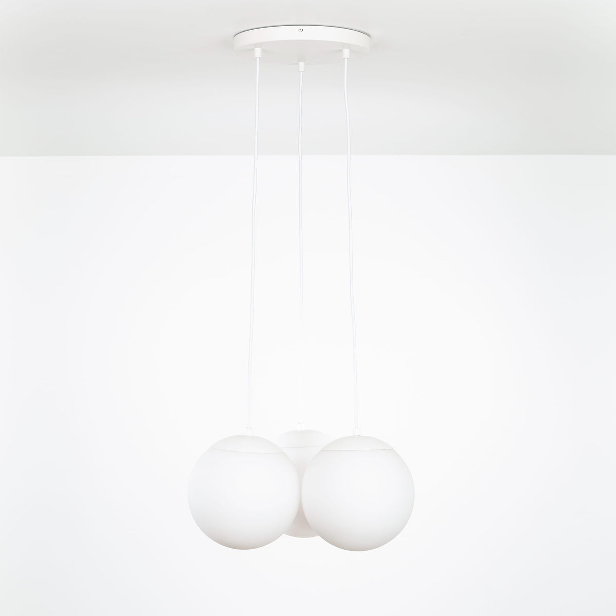 Mod Globe Loop Multiport Chandelier 3 / White / 10in Matte White