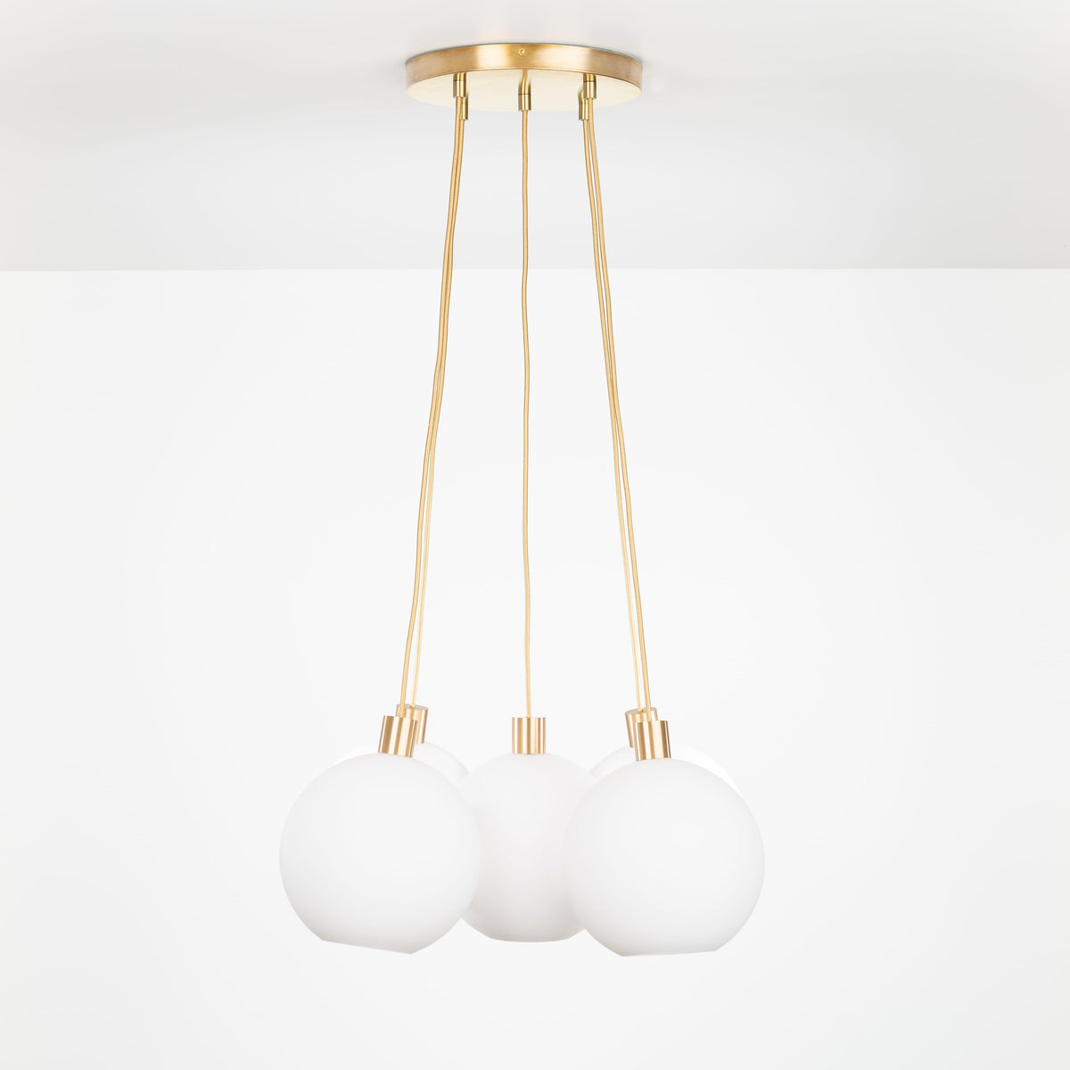 AiO Loop Multiport Chandelier - Glass Globe 5 / Brass / 10in Matte White