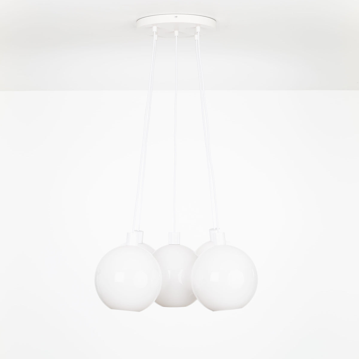 AiO Loop Multiport Chandelier - Glass Globe 5 / White / 10in Milk