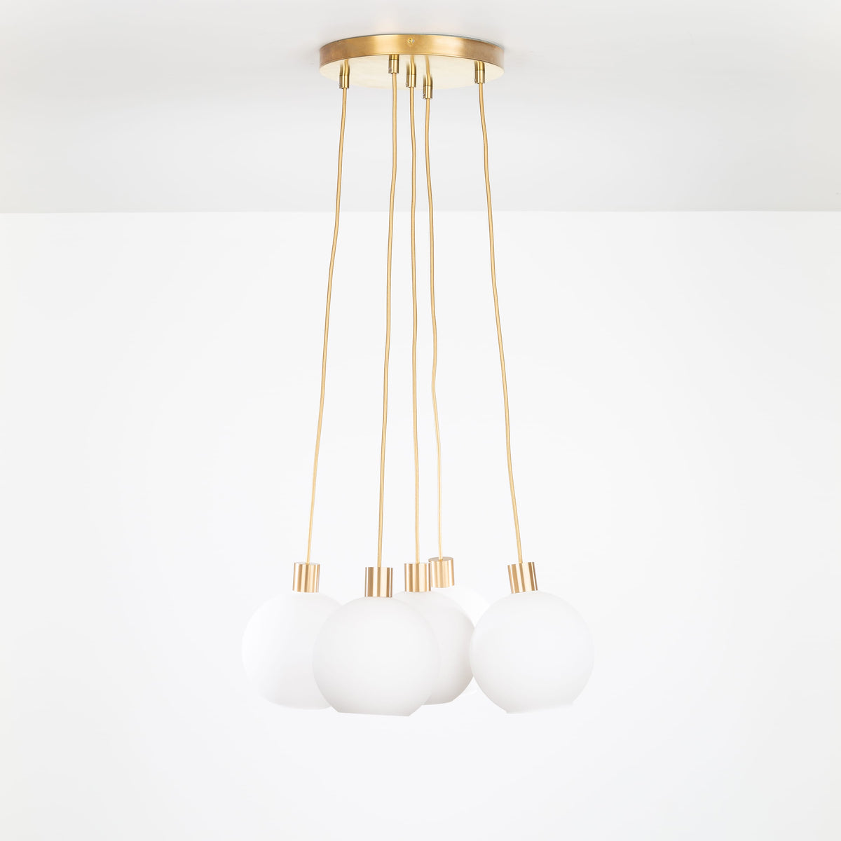AiO Loop Multiport Chandelier - Glass Globe 5 / Brass / 8in Matte White