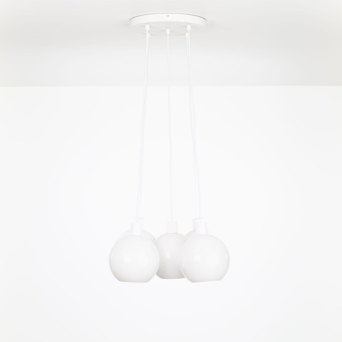 AiO Loop Multiport Chandelier - Glass Globe 5 / White / 8in Milk