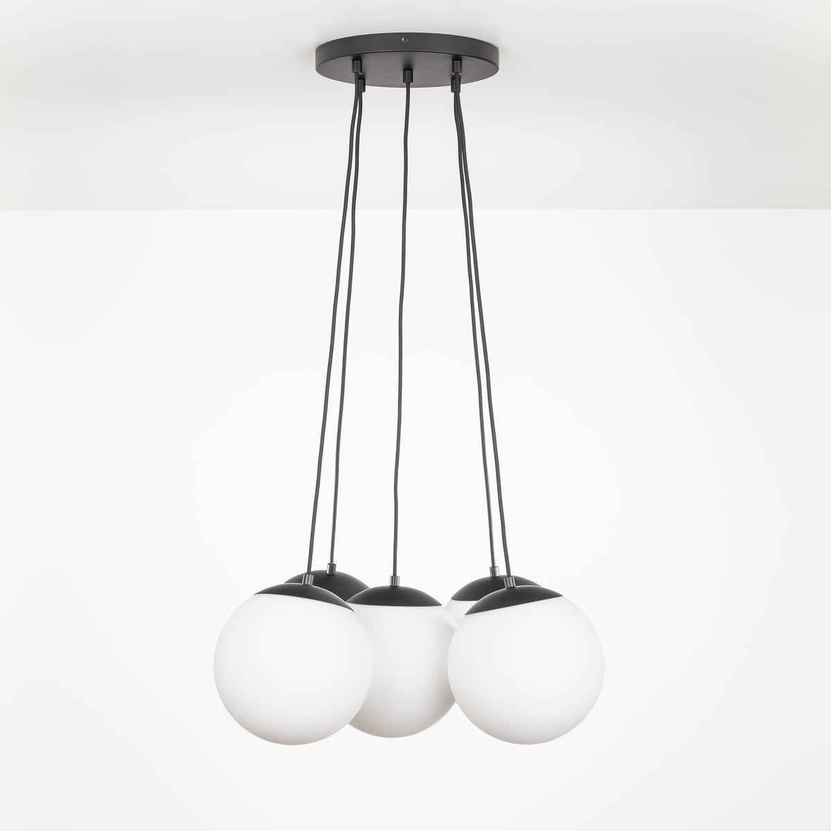Mod Globe Loop Multiport Chandelier 5 / Black / 10in Matte White