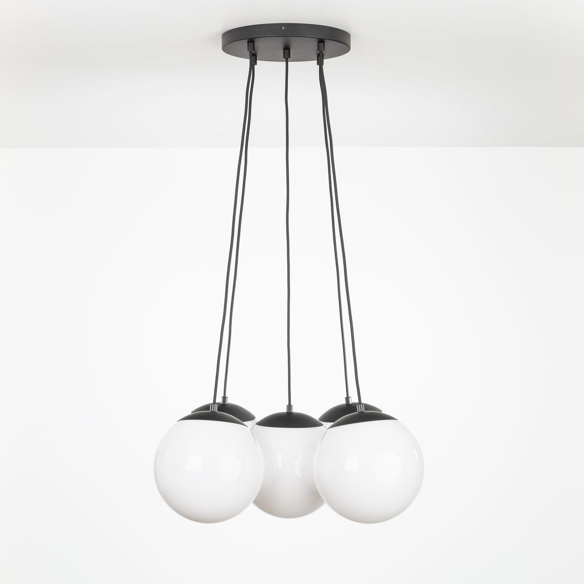 Mod Globe Loop Multiport Chandelier 5 / Black / 10in Milk