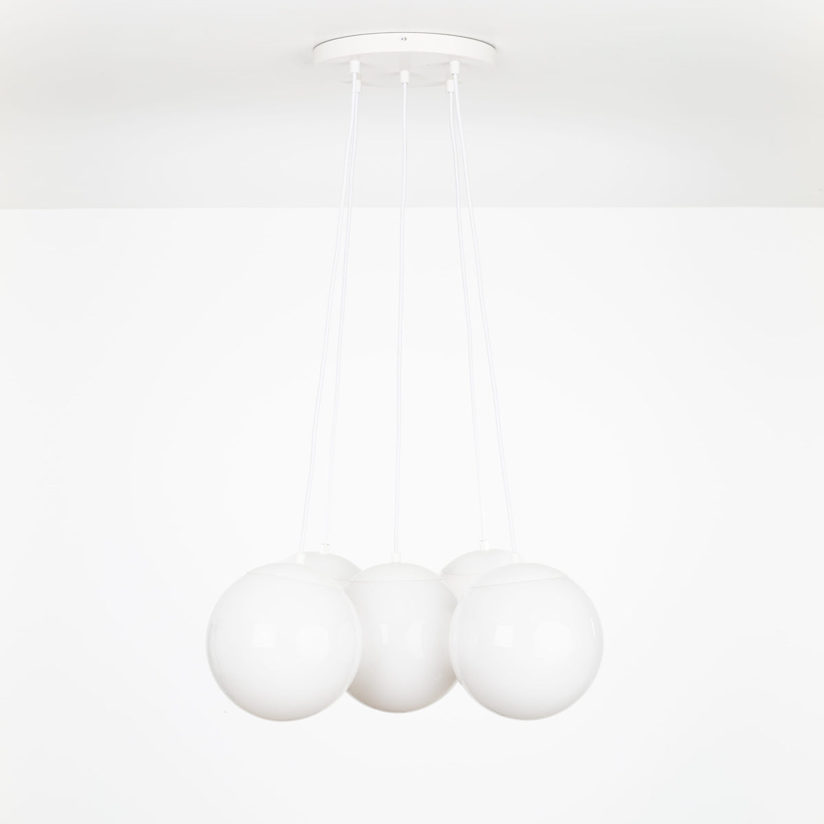 Mod Globe Loop Multiport Chandelier 5 / White / 10in Milk