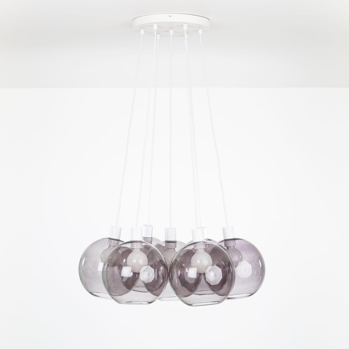 AiO Loop Multiport Chandelier - Glass Globe 7 / White / 8in Smoke