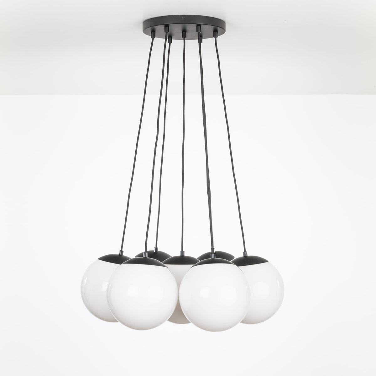 Mod Globe Loop Multiport Chandelier 7 / Black / 10in Milk