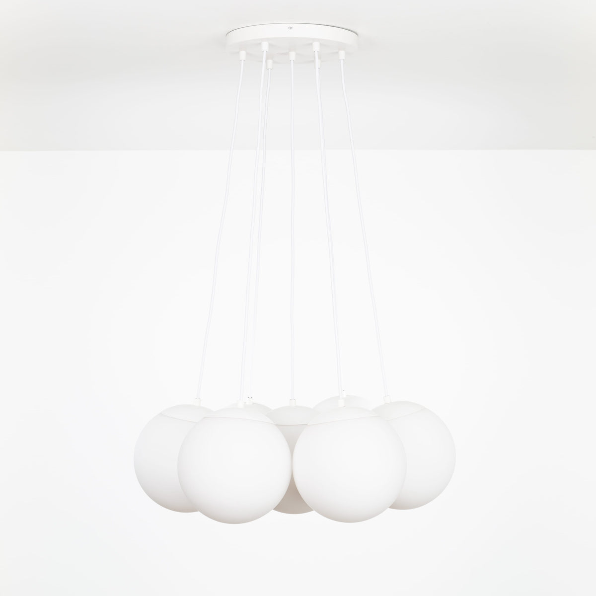 Mod Globe Loop Multiport Chandelier 7 / White / 10in Matte White
