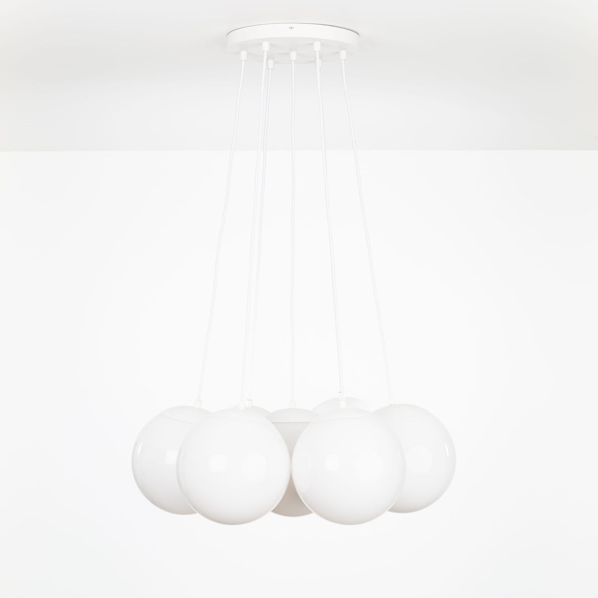 Mod Globe Loop Multiport Chandelier 7 / White / 10in Milk
