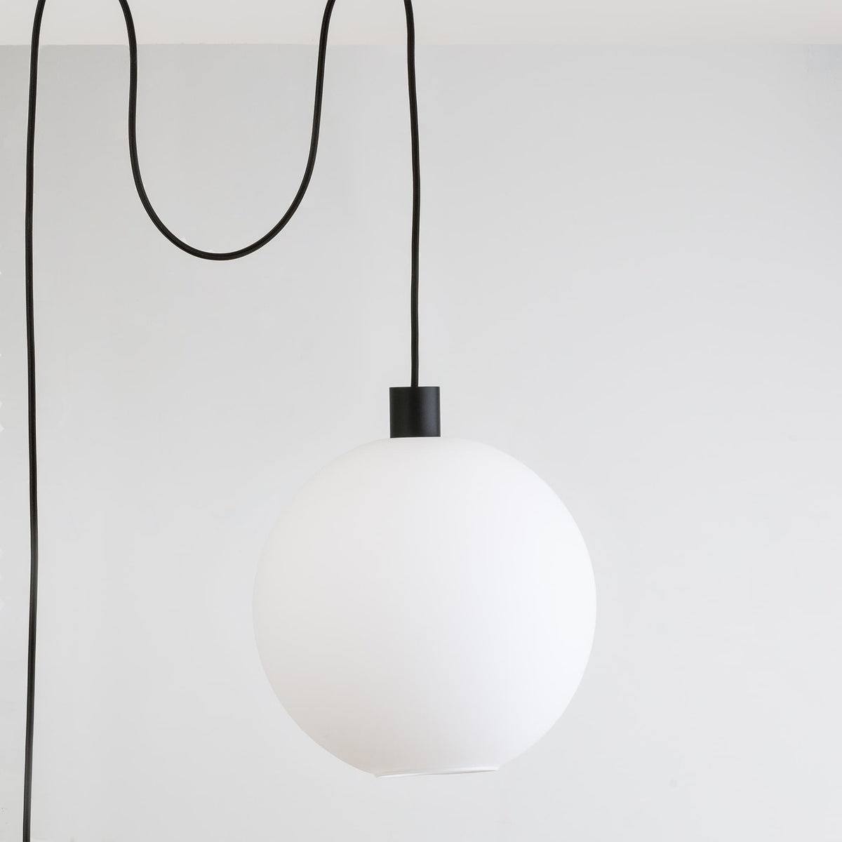 AiO Globe Plug-In Pendant | 6", 8", 10", 12" Black / Matte White / 12in