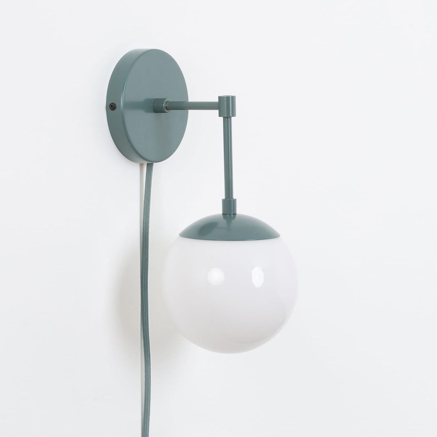 Mod Glass Globe Solo Plug-In Sconce