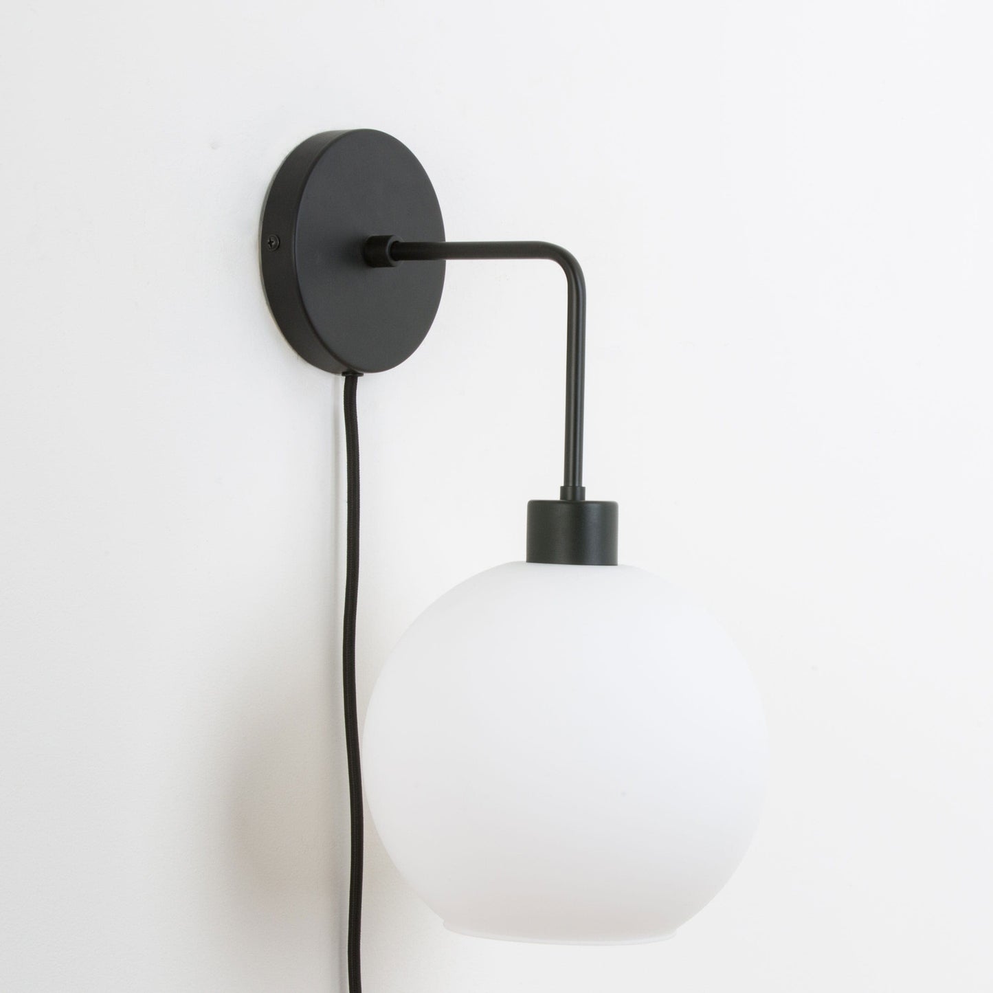 Plug-In Bend Solo 8in Globe Sconce