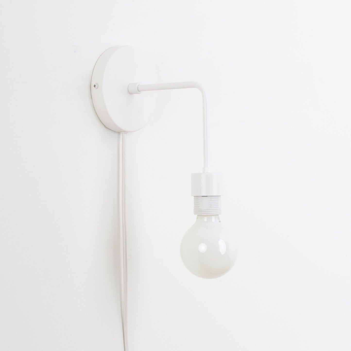 Plug-In Bend Solo Shade-Ready Sconce