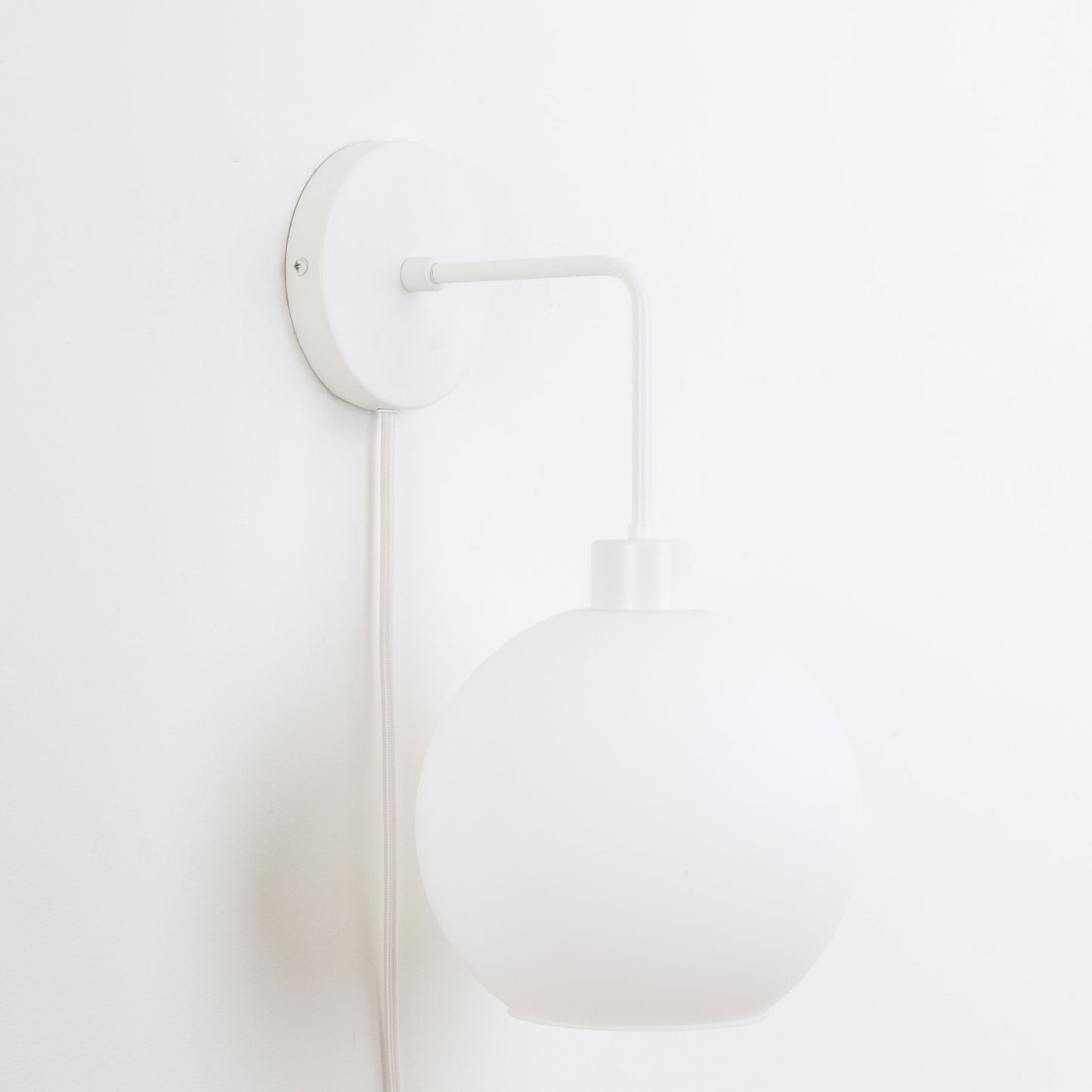 Plug-In Bend Solo 8in Globe Sconce