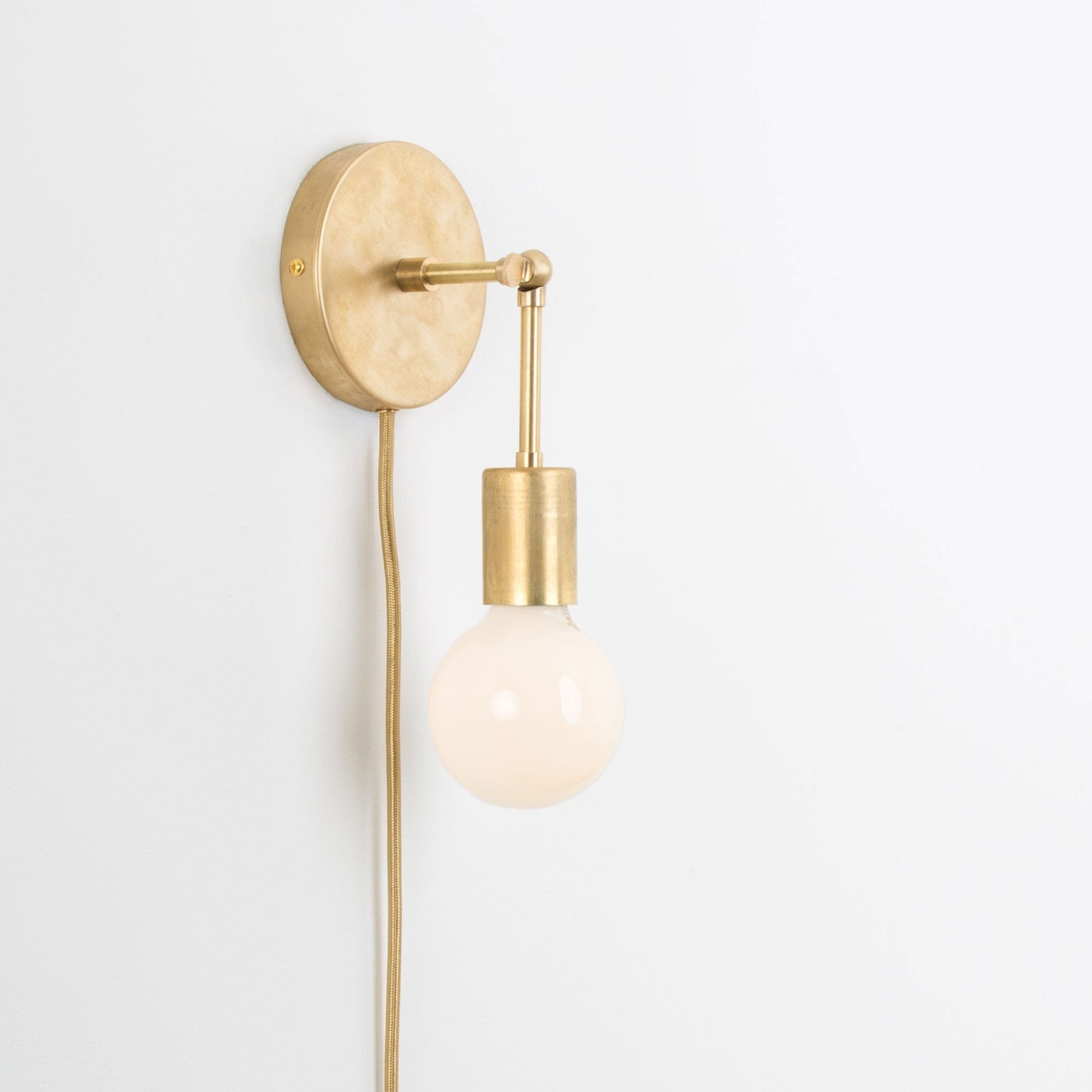 Plug-In Hinge Solo Sconce