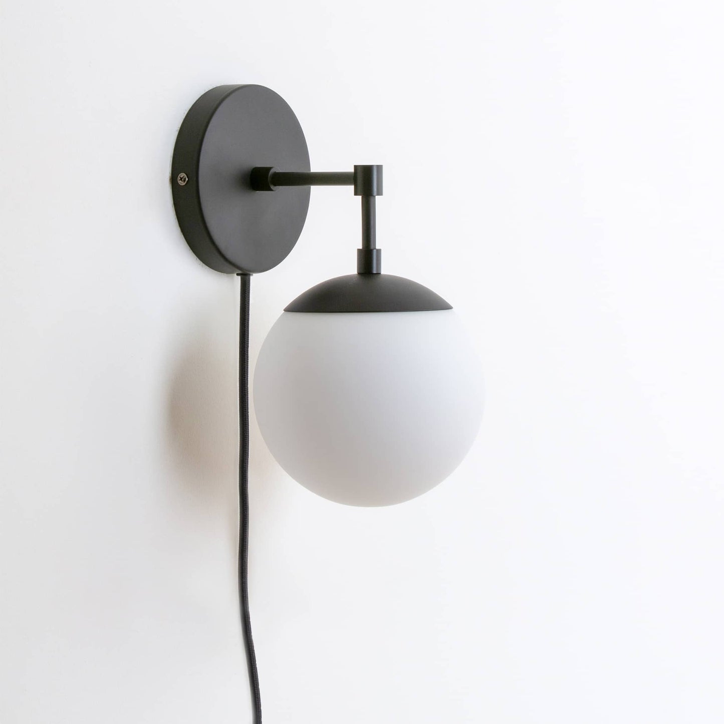 Mod Glass Globe Solo Plug-In Sconce