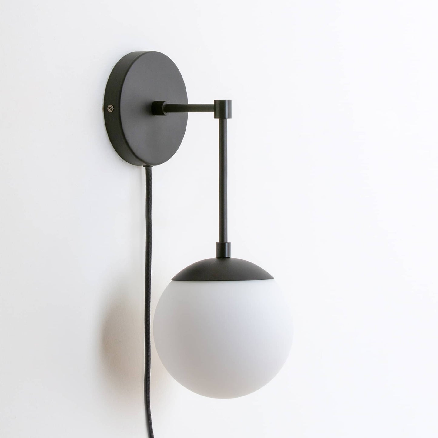 Mod Glass Globe Solo Plug-In Sconce