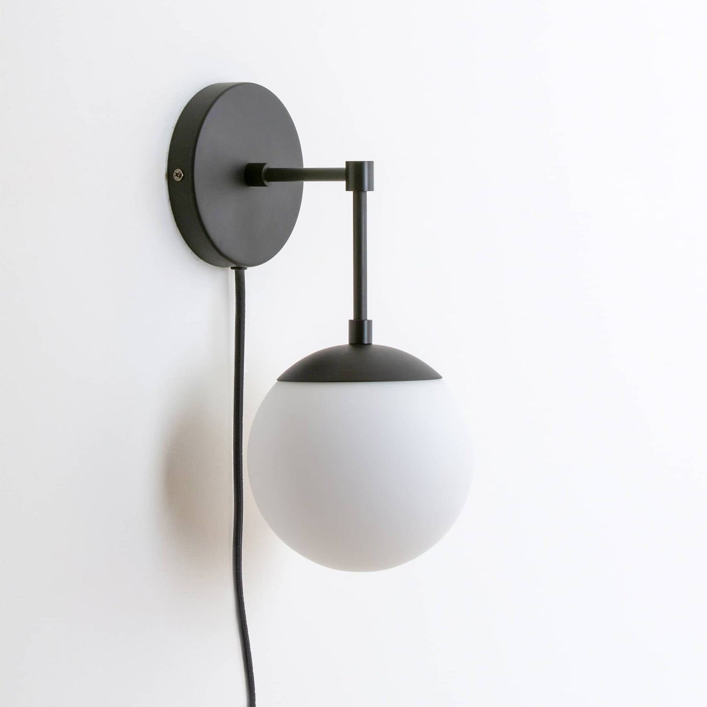 Mod Glass Globe Solo Plug-In Sconce