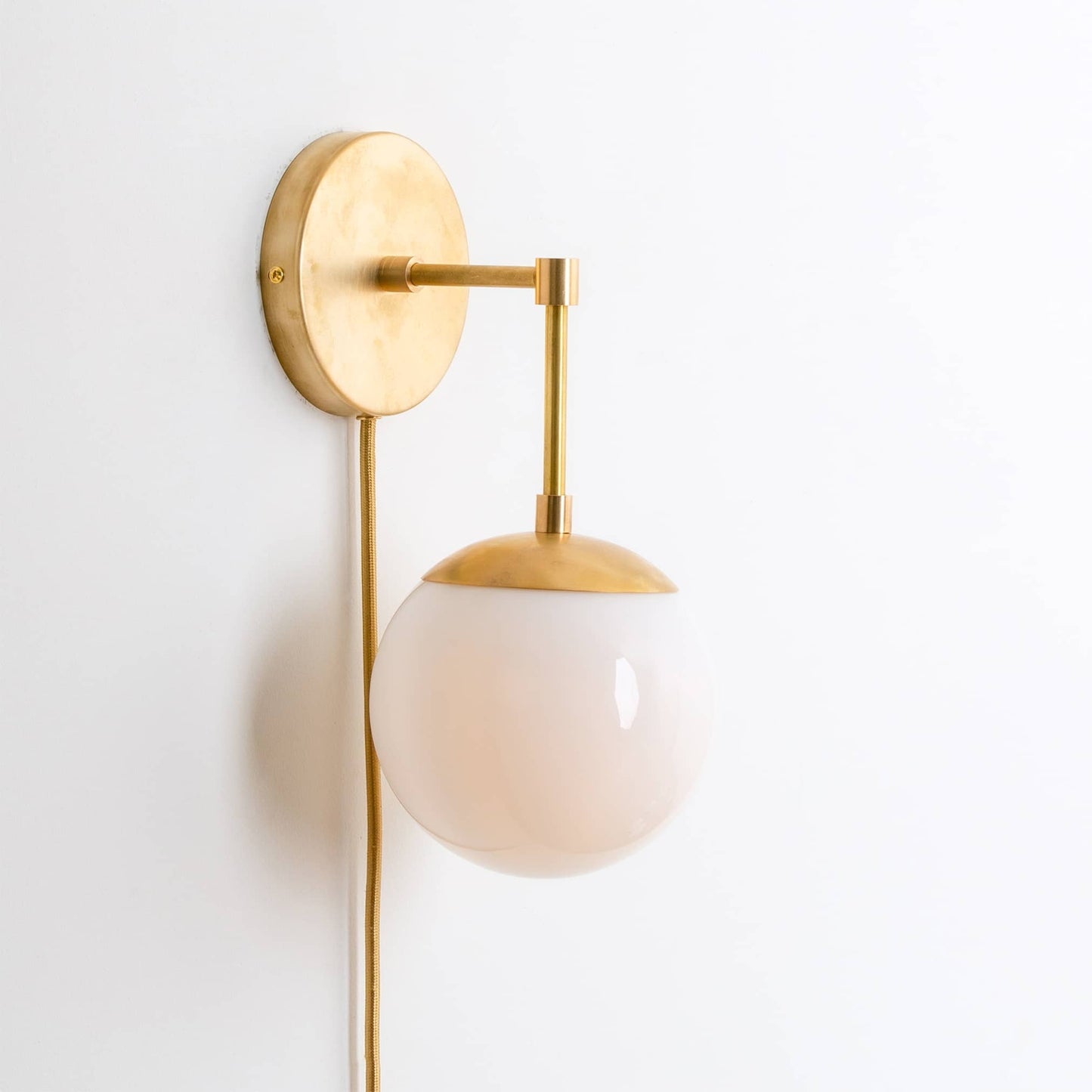 Mod Glass Globe Solo Plug-In Sconce